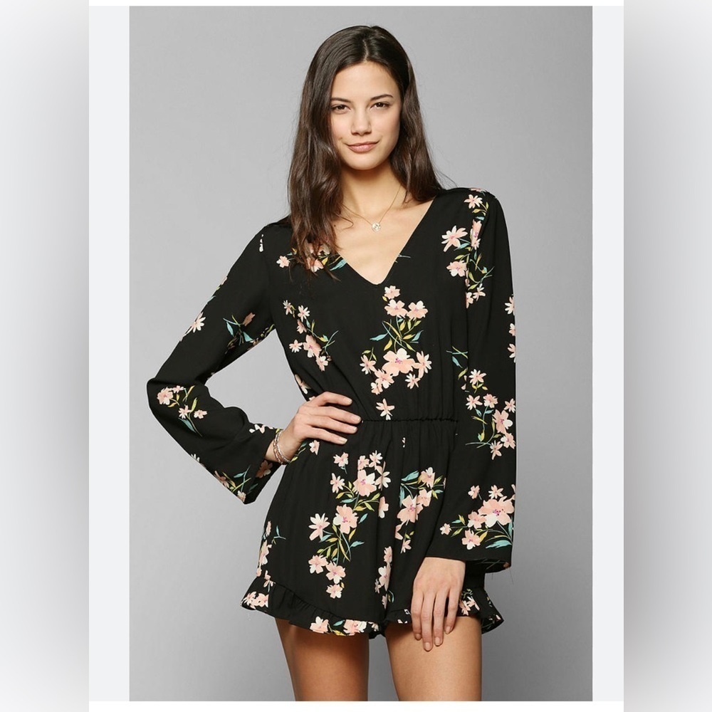 Pins and Needles black floral ruffle short romper Small EUC